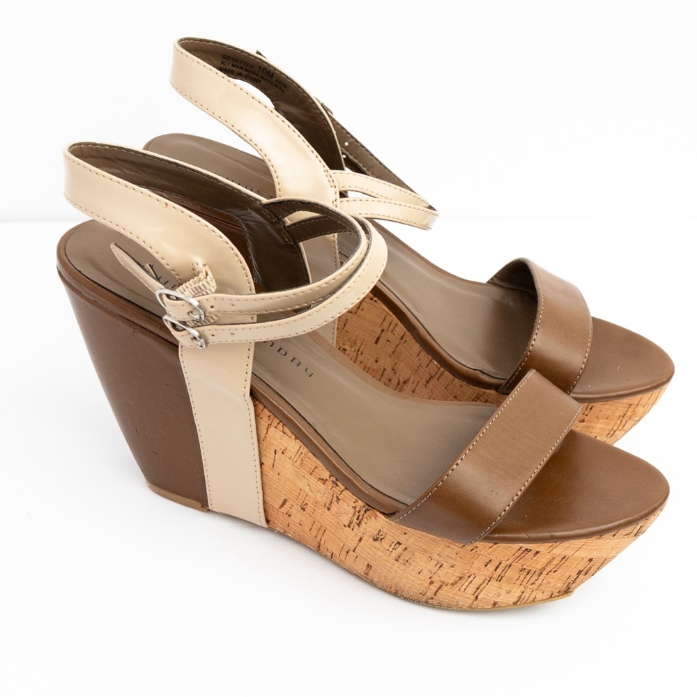 Strappy platform cork wedge sandal neutral brown & tan Chinese Laundry 10 summer
